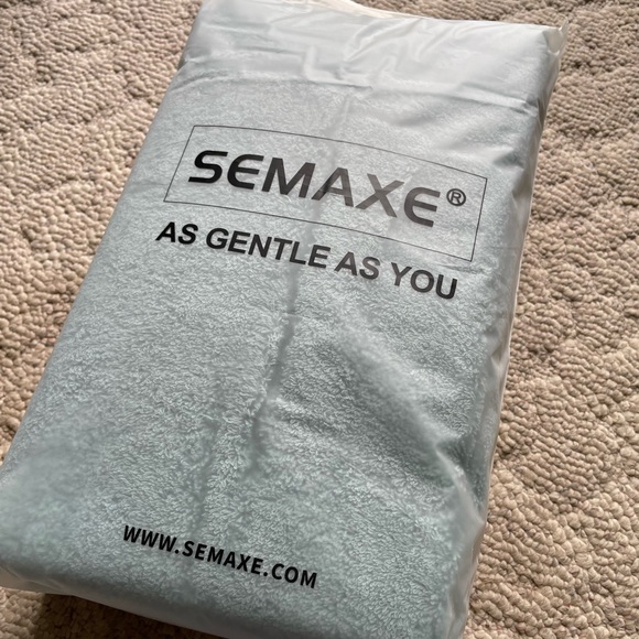 NEW in box - set of 4 Blue (blue green) hand towels - Picture 4 of 4